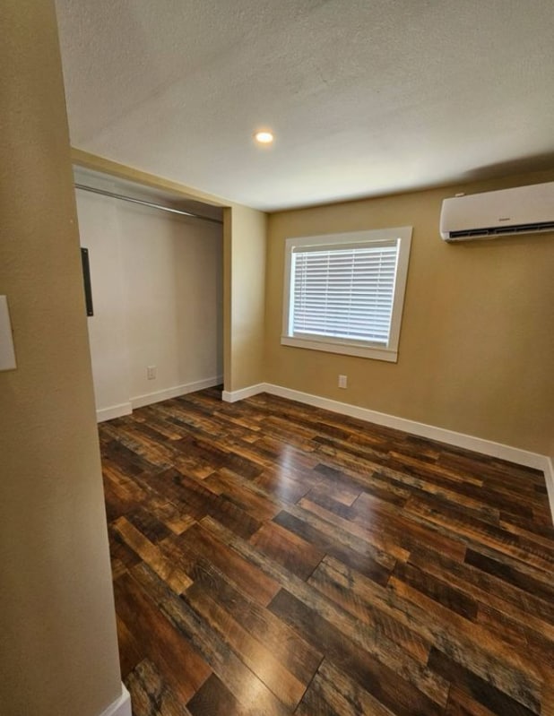 Building Photo - 2581 Oleander St