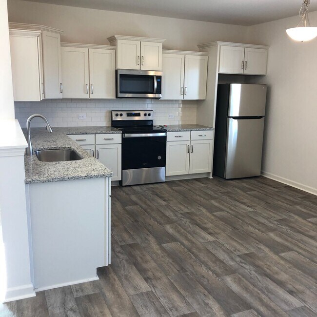 Building Photo - Beautiful 4BD/3BTH Single Family Home Minu...