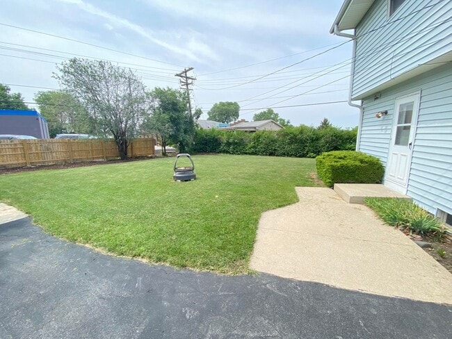 Foto del edificio - 609 Gascoigne Dr