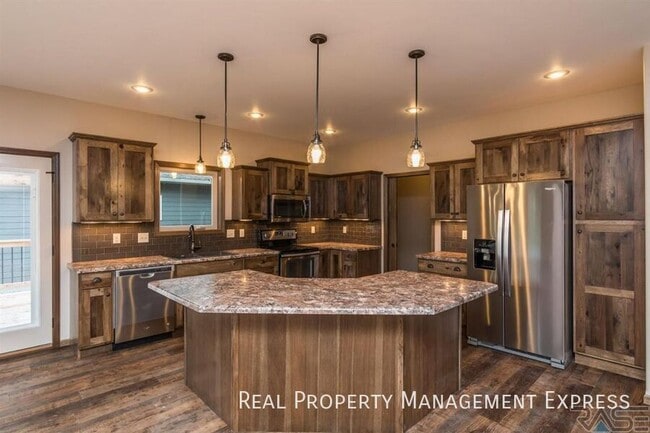 Building Photo - 4 Bedroom 3 Bathroom Home for Rent