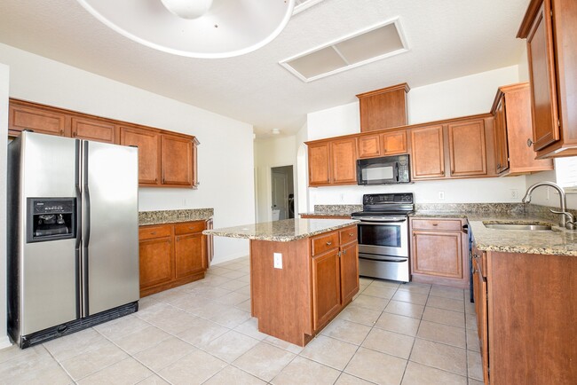 Foto del edificio - AMAZING 4 Bed 2 Bath Home For Rent in Sanf...