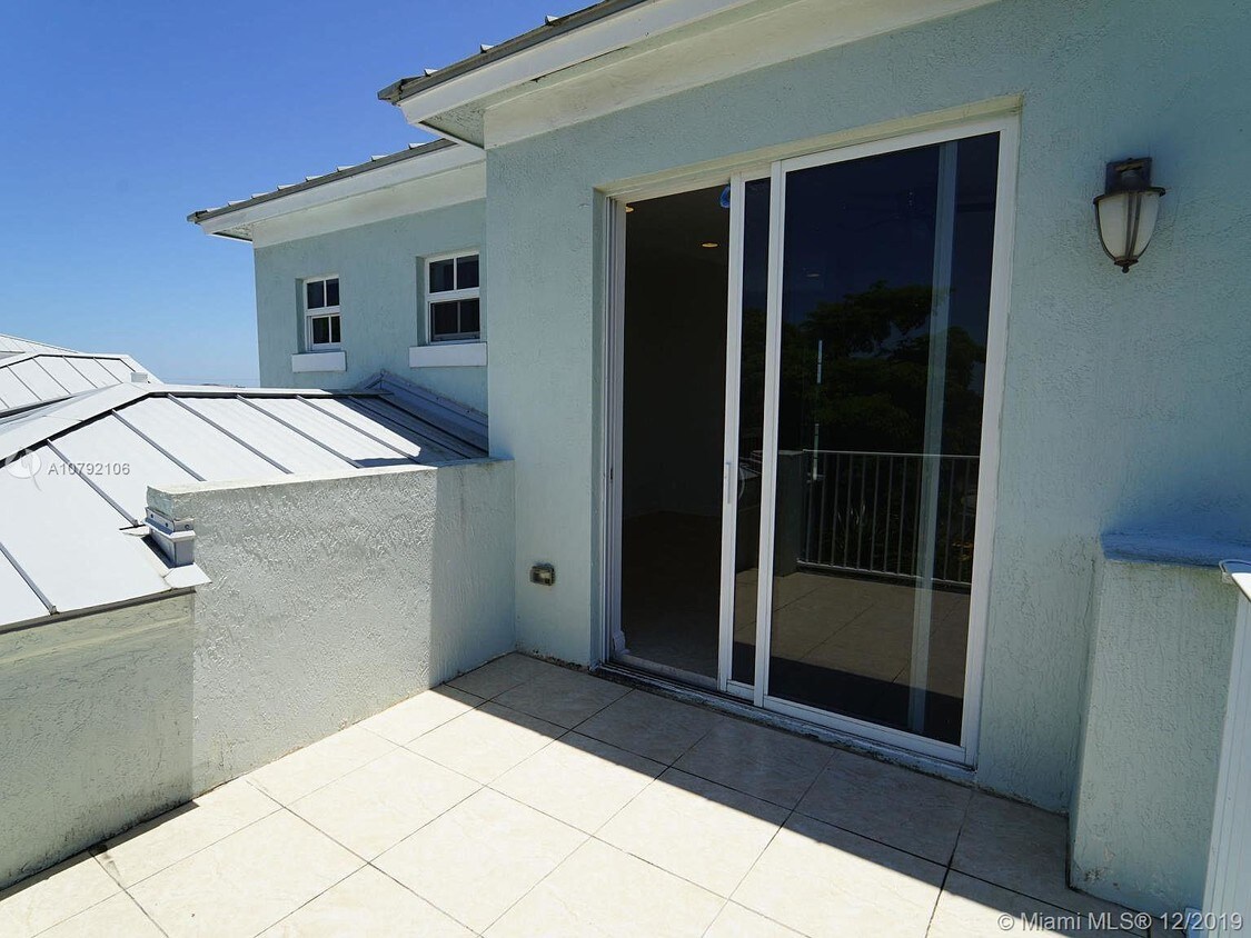 Foto principal - 7738 NW 5th St