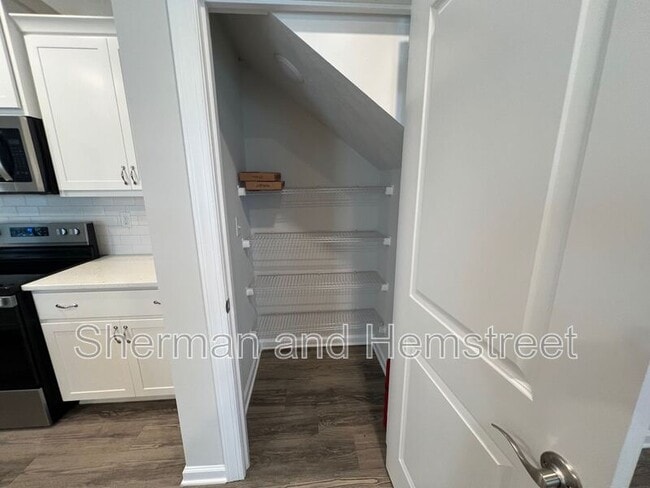 Foto del edificio - 7058 Hummingbird Dr