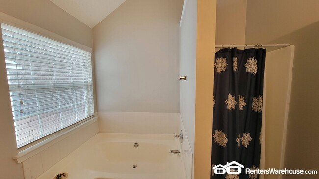 Foto del edificio - 3045 Stonebridge Creek Dr