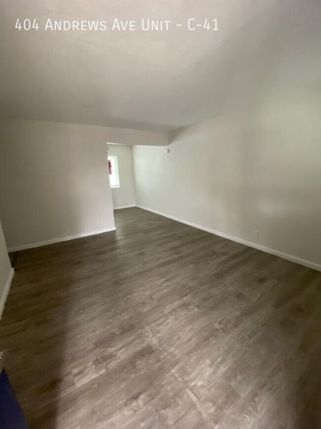 Foto del edificio - Now leasing