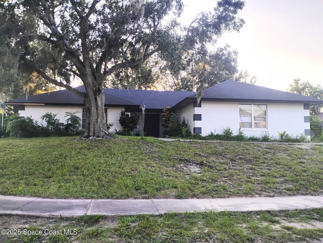 Foto principal - 1610 Carriage Dr