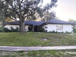 Building Photo - 1610 Carriage Dr