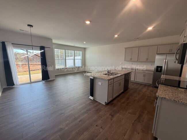 Building Photo - 1563 Amberview Ln