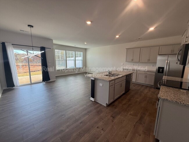 Foto del edificio - 1563 Amberview Ln