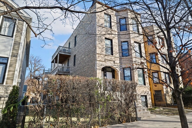 Building Photo - 2952 W Nelson St