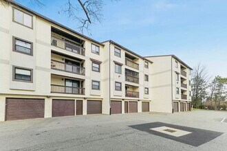 Building Photo - 15 Green Valley Ct