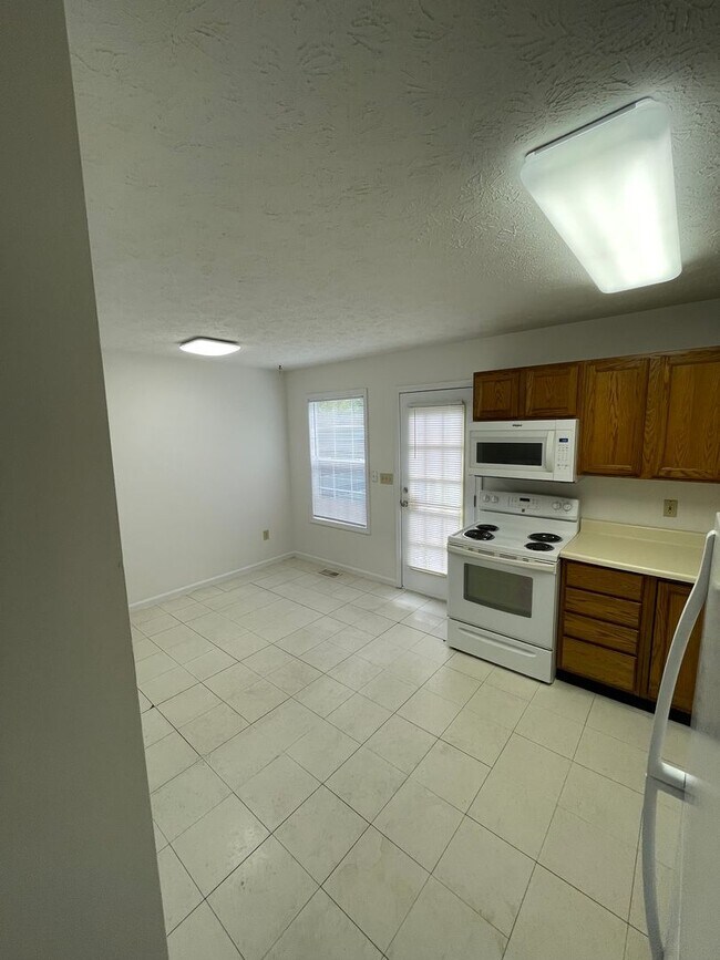 Foto del edificio - 3616-3618 Thornhill-STEWARDSHIP