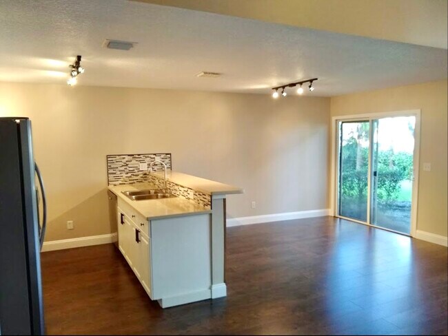 Foto del edificio - 12836 Woodmill Dr