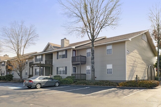 Building Photo - Park Knoll