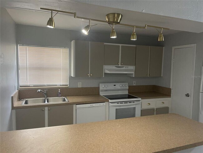 Foto del edificio - 2811 SW Archer Rd