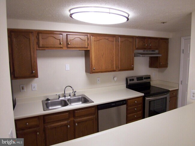 Building Photo - 901 Cedar Crest Ct