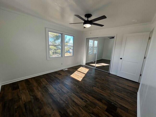 Foto del edificio - 317-319 Devonwood Ct