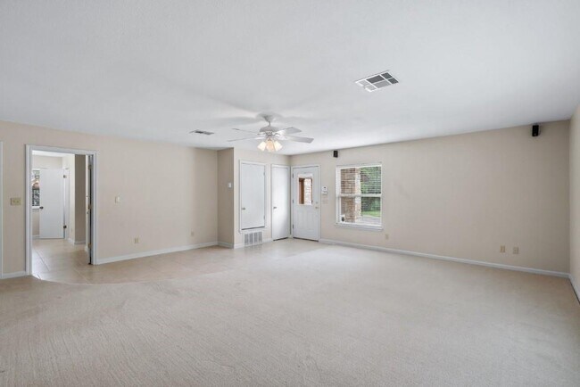 Foto del edificio - 8816 Taylor Rd