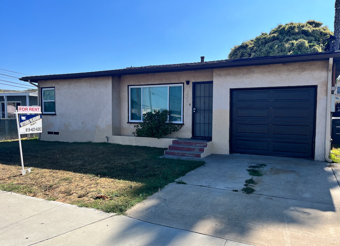 Foto principal - House 2BR/1BA Available Now