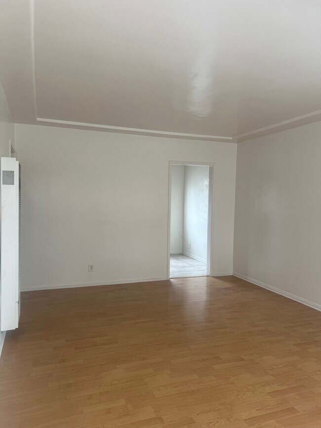 Foto del edificio - 511 N La Brea Ave