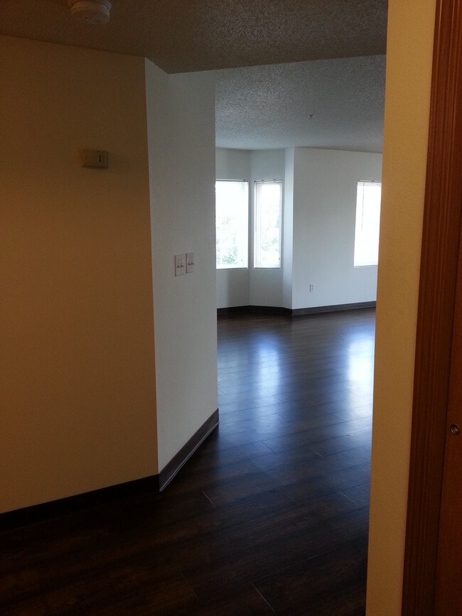 Building Photo - 943 S Gilbert St