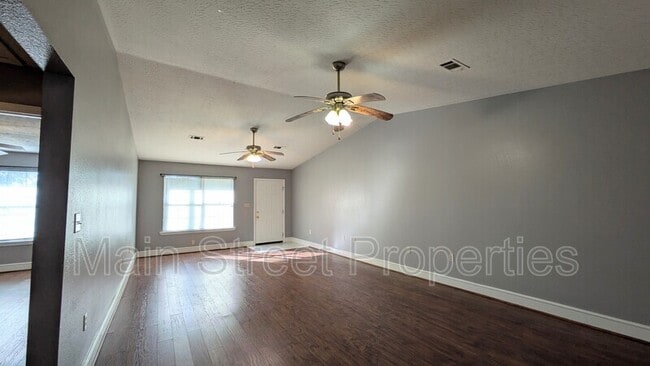 Building Photo - 912 Rentz Ave