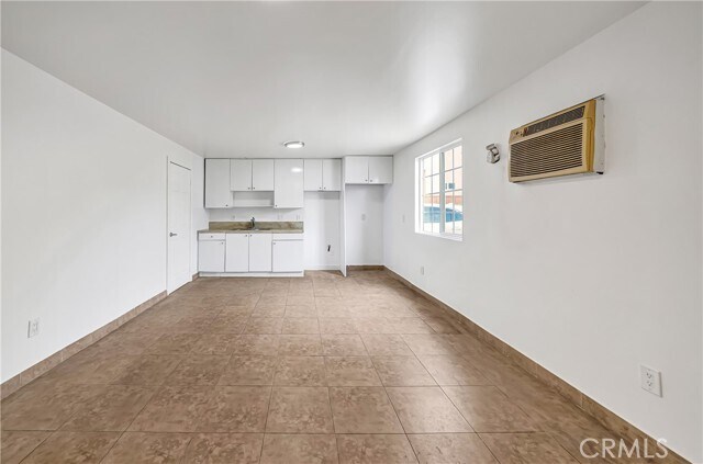 Building Photo - 6827 Simpson Ave