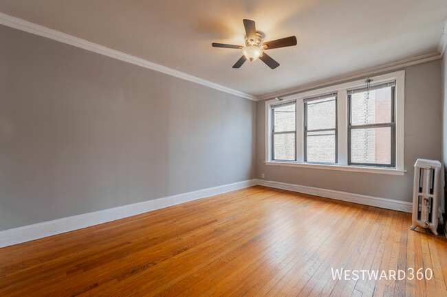 Building Photo - 6038 N Hermitage-1