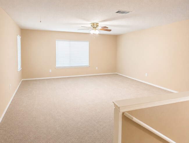 Foto del edificio - AVAILABLE JULY 1st; APPLY AT OUR WEBSITE TODAY!!