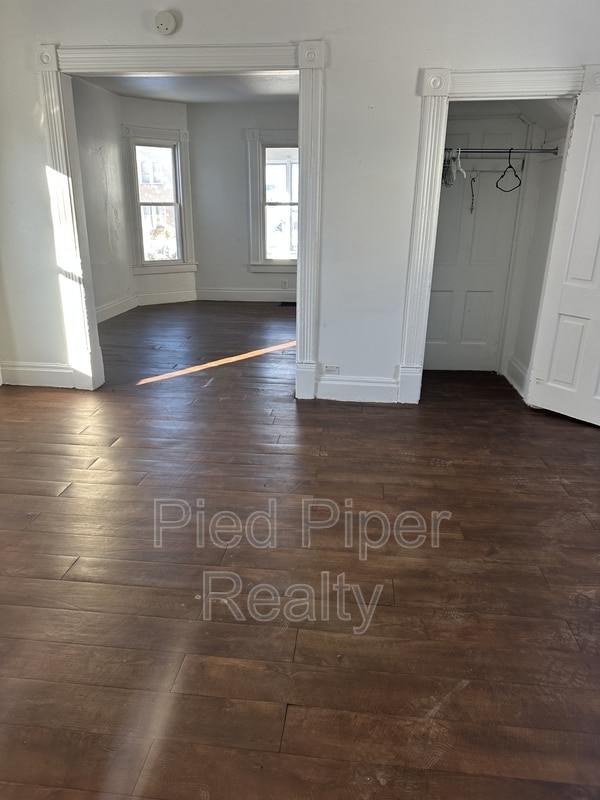 Foto del edificio - 425 W American St