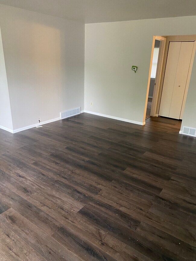 Foto del edificio - 5671 Williamsburg Way