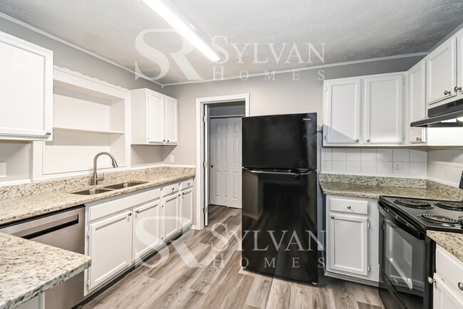 Foto del edificio - One-level living in this 3 BR, 2 BA home