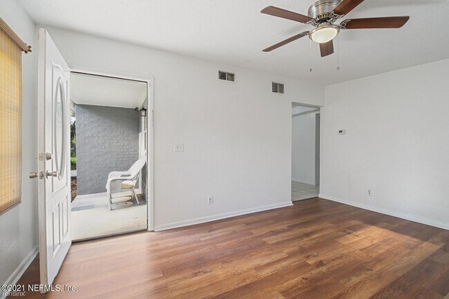 Building Photo - 4 br, 2 bath House - 474 Otis Rd
