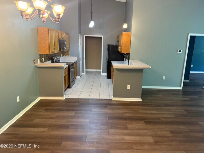 Foto del edificio - 7920 Merrill Rd