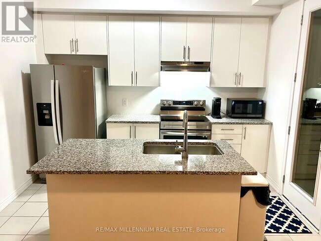 Building Photo - 50 Sorbara Wy