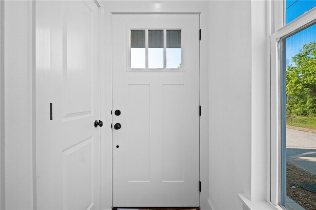 Foto del edificio - 588 N Willow Ave