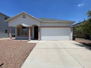 Building Photo - 14849 Tierra Escape Ave