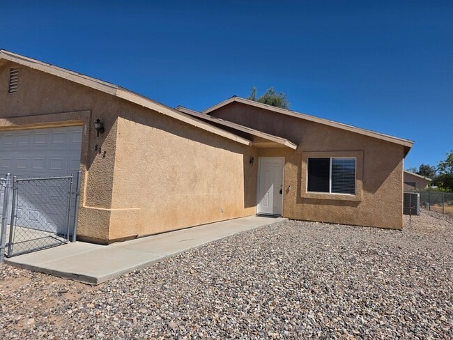 Building Photo - 3 Bed/2 bath home located in desirable Holiday Shores, Bullhead City AZ.