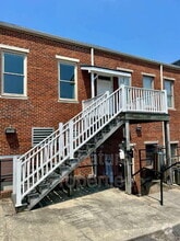 Building Photo - 224 Paradise Ln