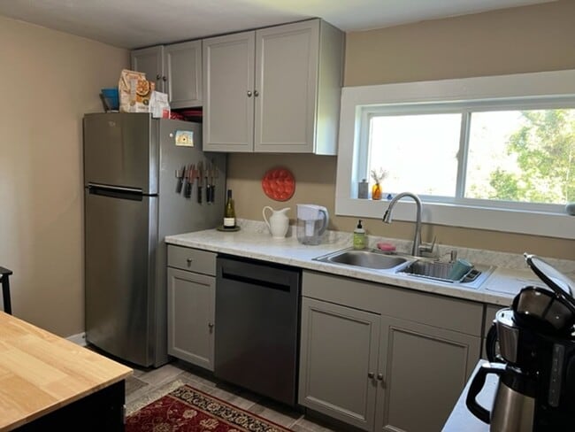 Foto del edificio - 208 N Lewis St