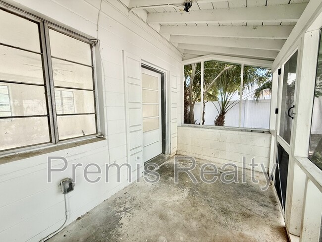 Building Photo - 7960 Boca Ciega Dr