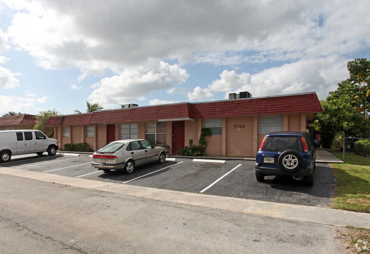 Building Photo - 7750 SW 10th St
