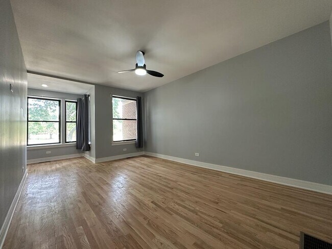 Foto del edificio - 2957 W Division St