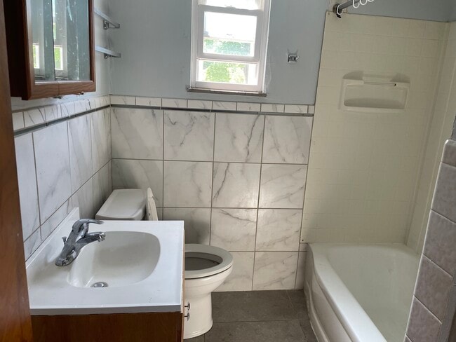 Bathroom - 1095 S James Rd