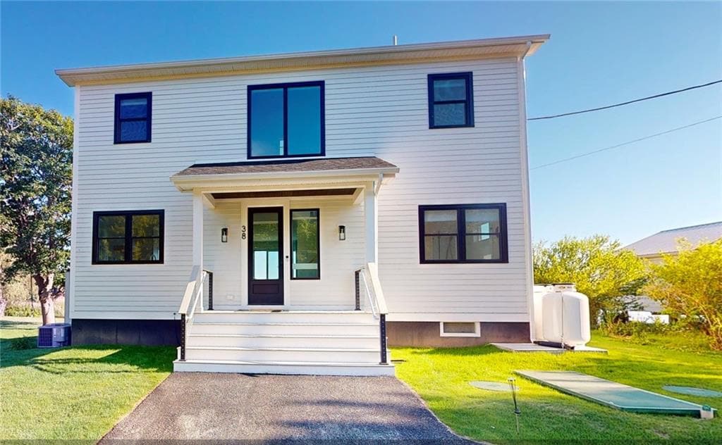 Primary Photo - 38 Beach St