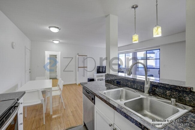 Building Photo - 10982 Roebling Ave