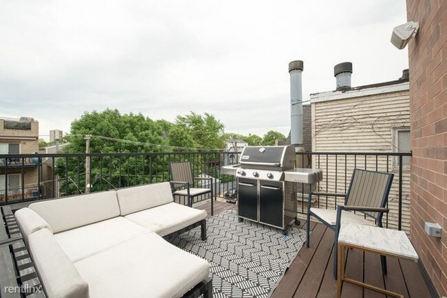 Foto del edificio - 2621 N Wilton Ave