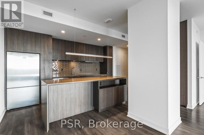 Building Photo - 2 St Thomas St