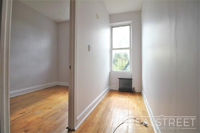 Foto del edificio - Spacious 2 BED + office in Bushwick
