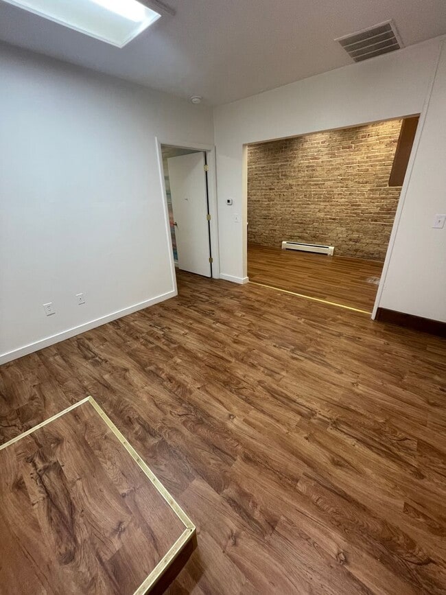 Building Photo - 152-D Main